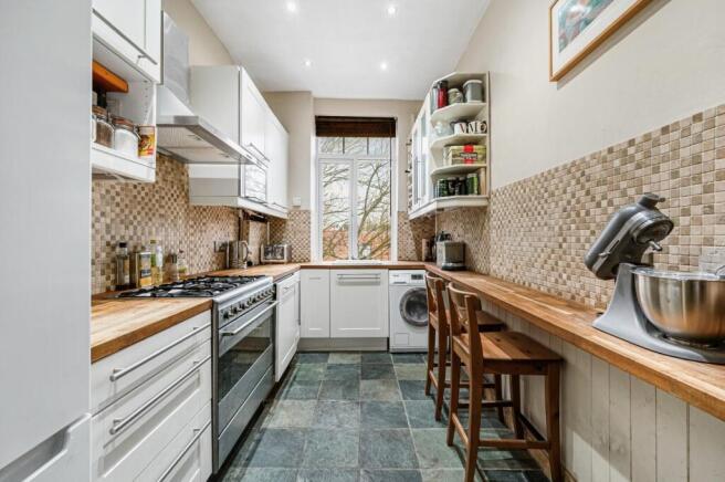 6 Sutton Court Mansions-6.jpg