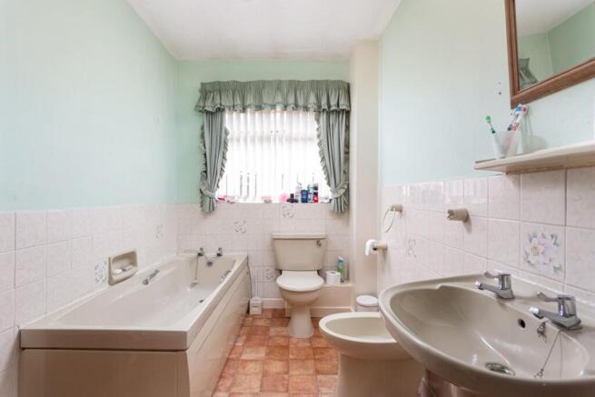 4 bed Detached Bungalow for sale Image 8