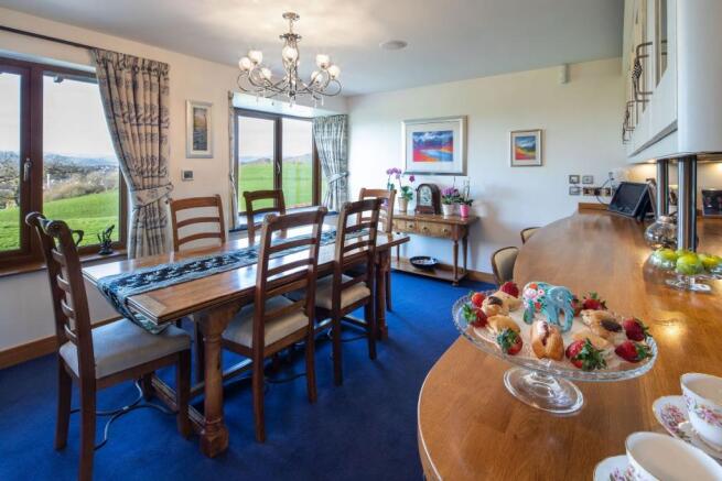 Kitchen Dining Area 