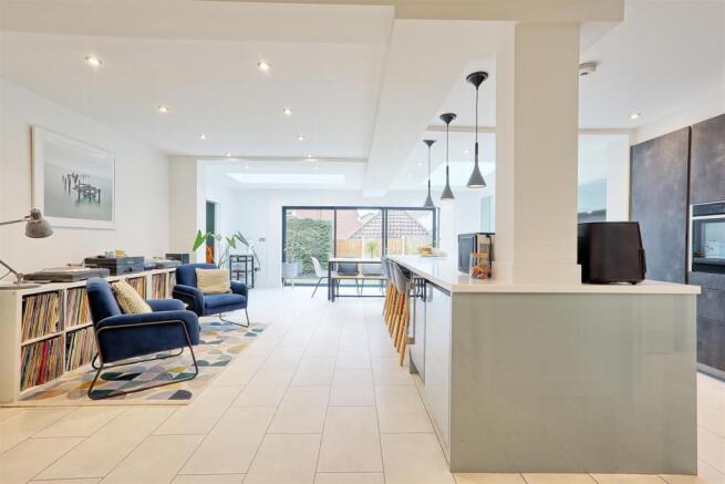 IMG_4057_8_9_easyHDR-interior3.jpg