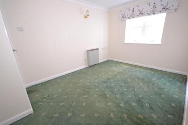 2 bed Flat for sale Image 7