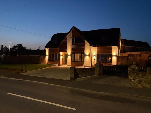 4 bed Detached for sale Image 10