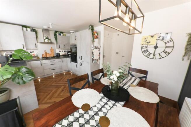 4 bed Town House for sale Image 6
