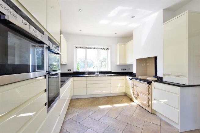 kitchen 2.jpg