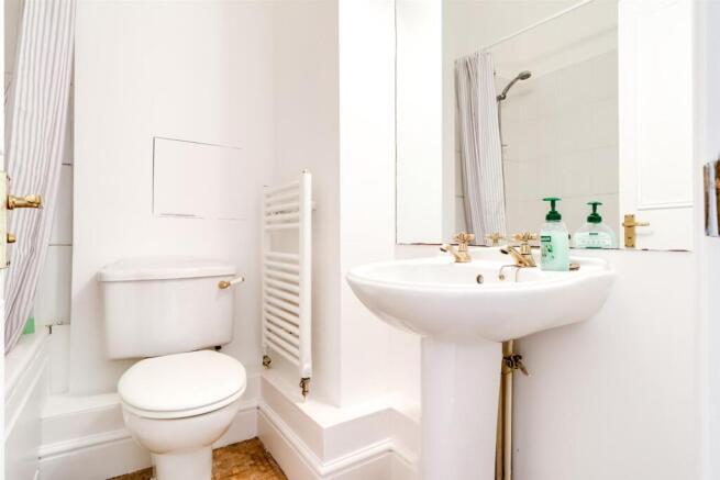 Bathroom (1).jpg