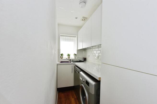 4 bed Detached for sale Image 6