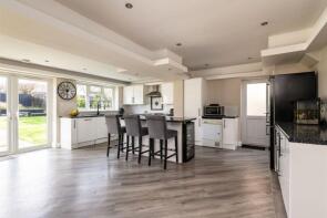 25, Bradfields Avenue, Wayfield, Chatham ME5 0LE