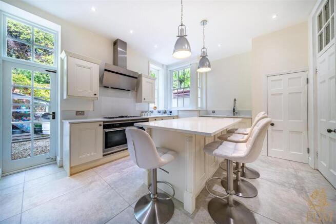 25044- 20 Arlington Drive_018.jpg