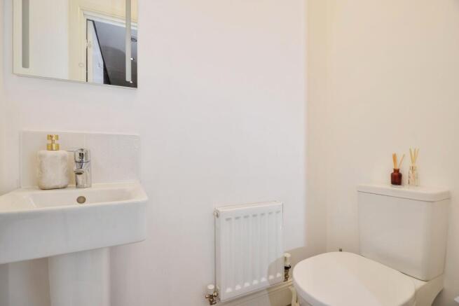 4 bed Detached for sale Image 7