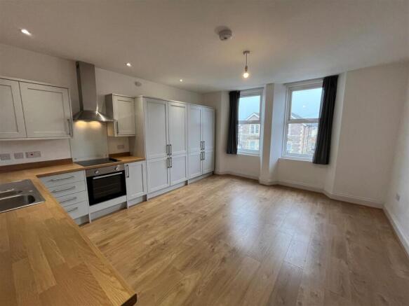 Kitchen / diner / living area
