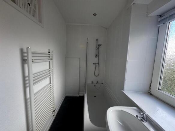 3 bed Terraced to rent Image 12
