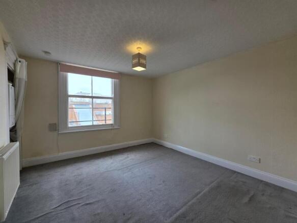 2 bed Flat to rent Image 4