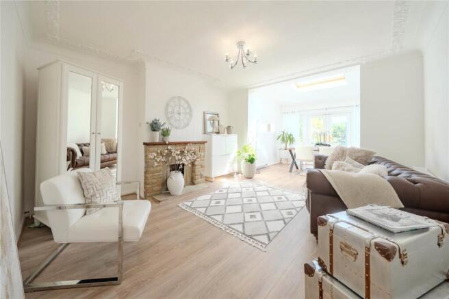 4 bed Semi-Detached for sale Image 4