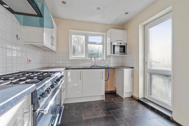37 Morris Drive, Whitnash (11 of 28).jpg
