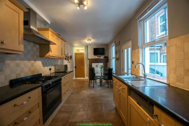 Kitchen & Casual Dining Area