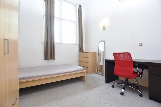2 bed Apartment to rent Image 6