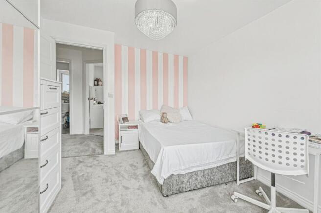 4 bed Detached for sale Image 8