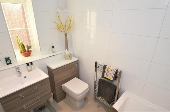 Bathroom b.JPG