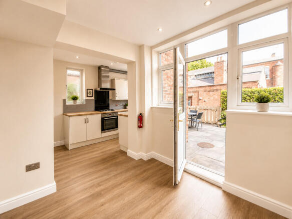 4 bed Semi-Detached to rent Image 4