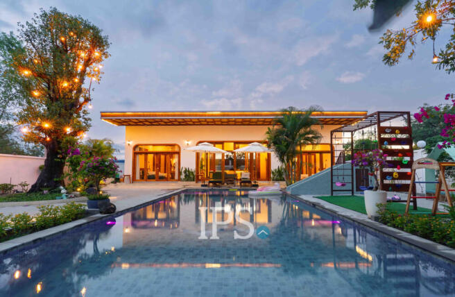 4 Bedroom Villa For Sale - Svay Dangkum, Siem Reap