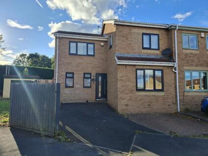 Farnaby Drive, High Green, S35