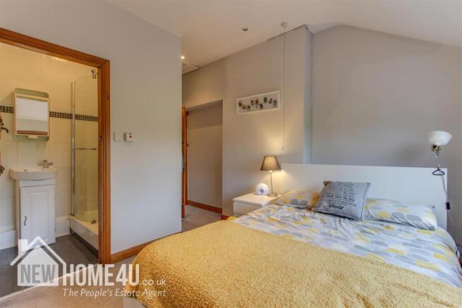 MASTER BEDROOM:
