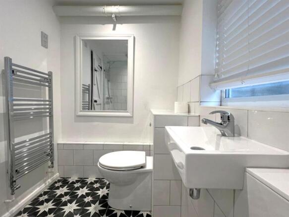 Main Bath.jpg