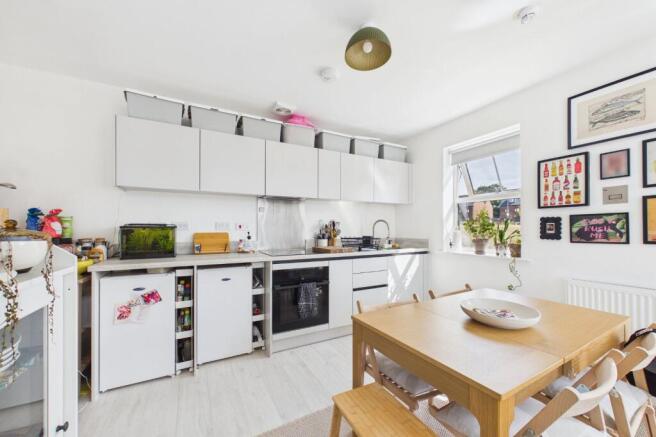 2 bed House for sale Image 6