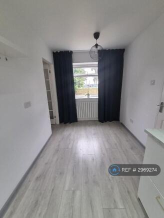 3 bed Terraced to rent Image 9