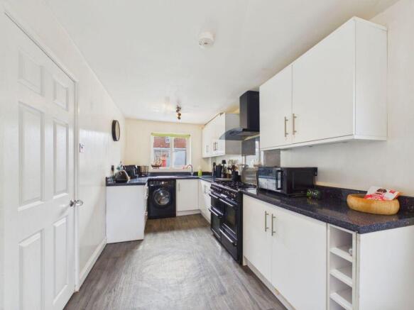 3 bed Semi-Detached for sale Image 3
