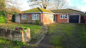 Briar Lodge, Broadlayings, Woolton Hill RG20 9TS