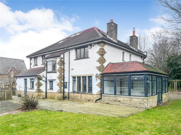 5 bed Detached for sale Image 8