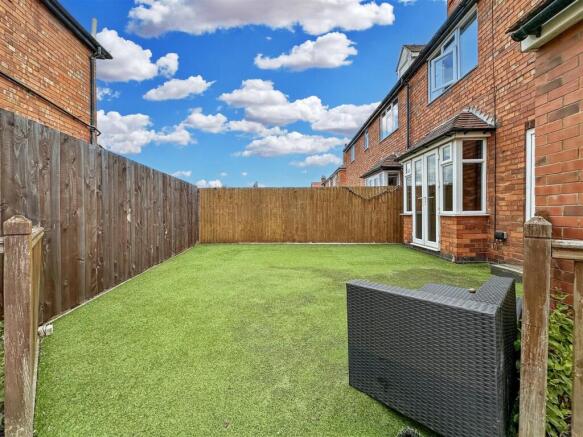 Low-Maintenance Garden 033