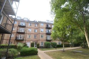 Flat 32, 5 Isis House, Worcester Close, Penge, London SE20 8FN