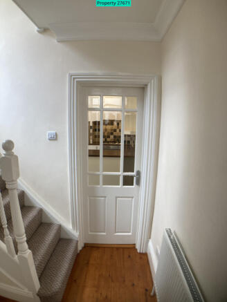 3 bed Semi-Detached to rent Image 8