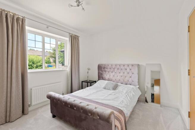 5 bed Detached for sale Image 12
