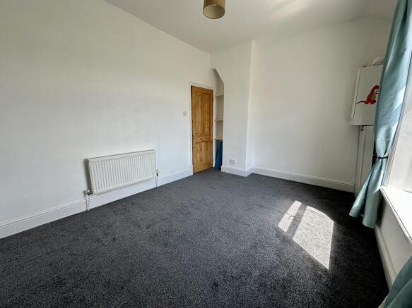 2 bed Terraced to rent Image 9