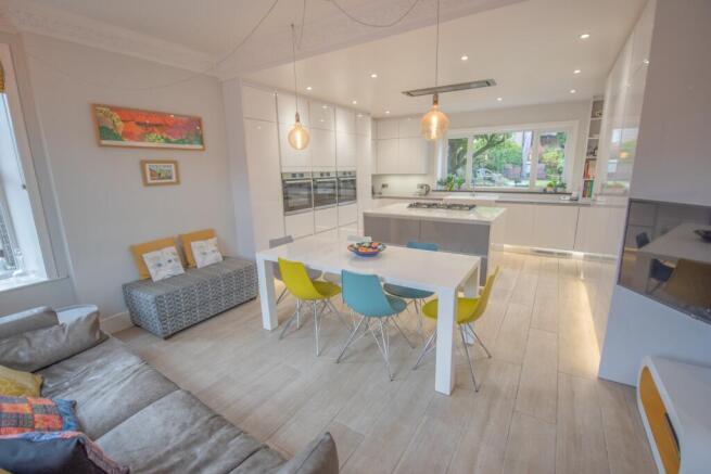 4 bed Detached for sale Image 6