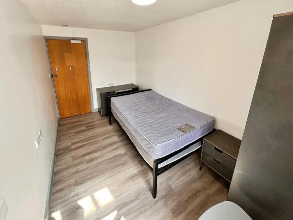 2 bed Apartment to rent Image 9