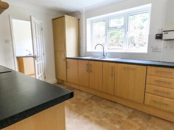 Kitchen 1.JPG