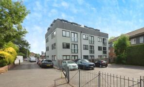 Flat 15, 14 Mercury House, Park Terrace, Worcester Park KT4 7JZ