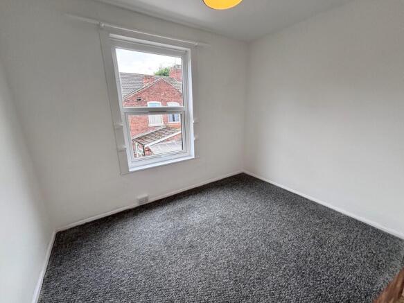 4 bed Semi-Detached to rent Image 7