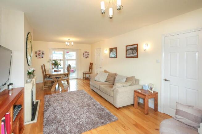 Lounge/Dining Room