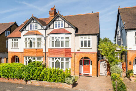 Curzon Road, Weybridge, KT13