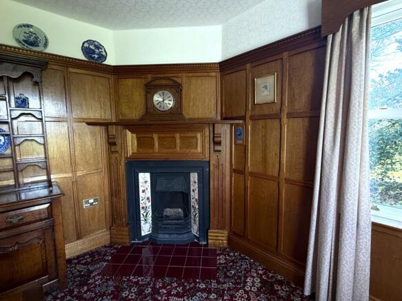 6 bed House for sale Image 11