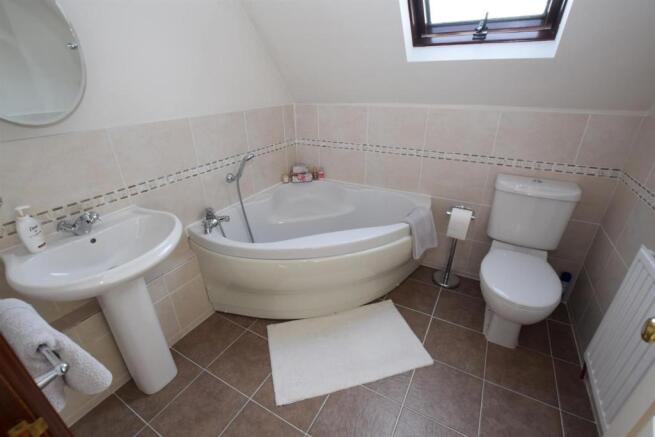 FAMILY BATHROOM