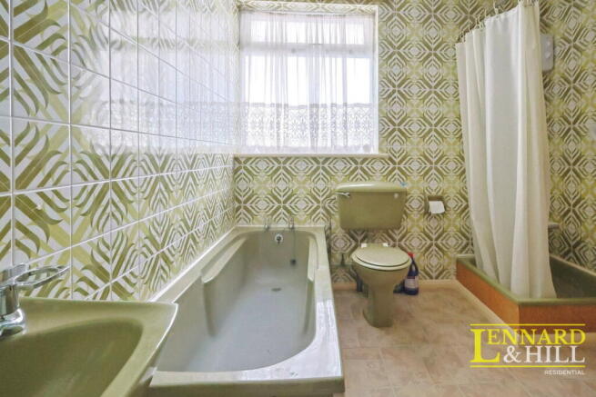 Victoria Avenue, North Grays, RM16 2RW photo 4