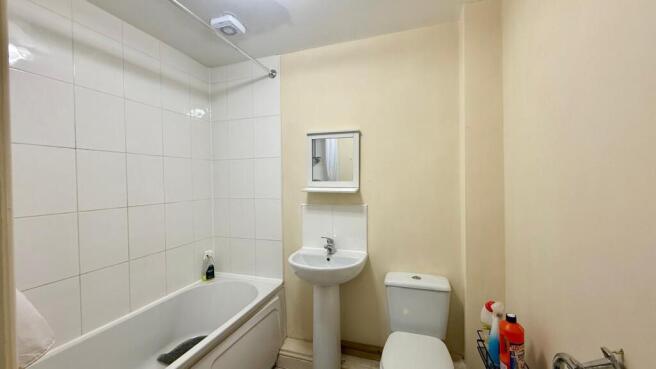 2 bed Flat to rent Image 5