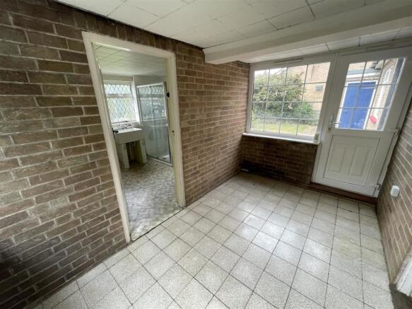 SIDE ENTRANCE / UTILITY :