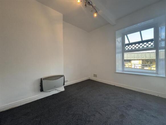 1 bed Apartment to rent Image 6